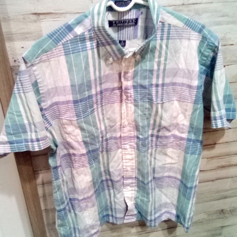 Editions by Van Heusen men's shirt.   Box 190